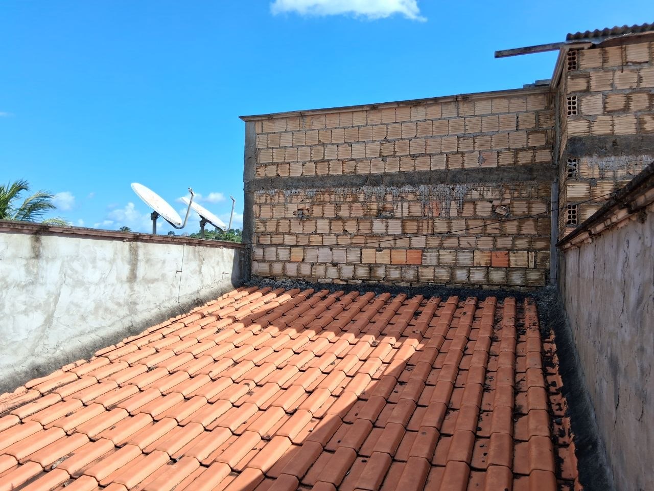Telhado e estrutura superior do imóvel